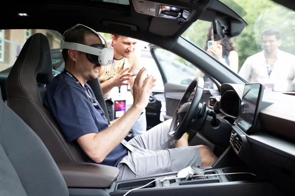 IFA 2026 CUPRA Raval与Meta AI眼镜产品助手展示图