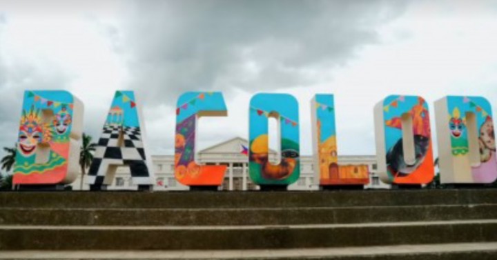 菲律宾Bacolod市政府中心前的城市标识