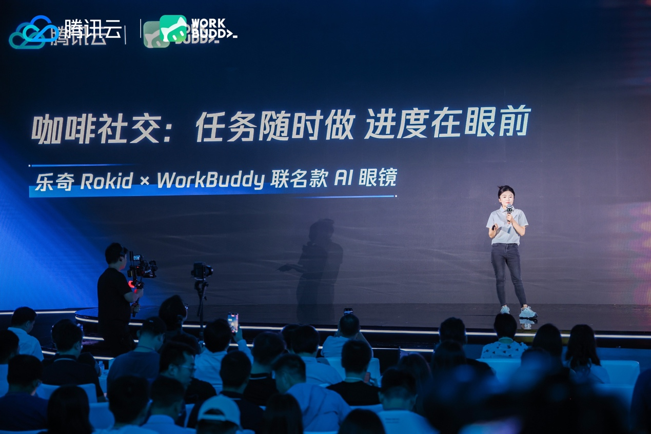 Rokid与WorkBuddy联名AI眼镜发布演示